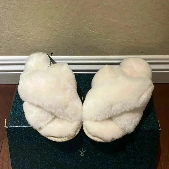 EMU Australia sz 6 slippers - Picture 1 of 3